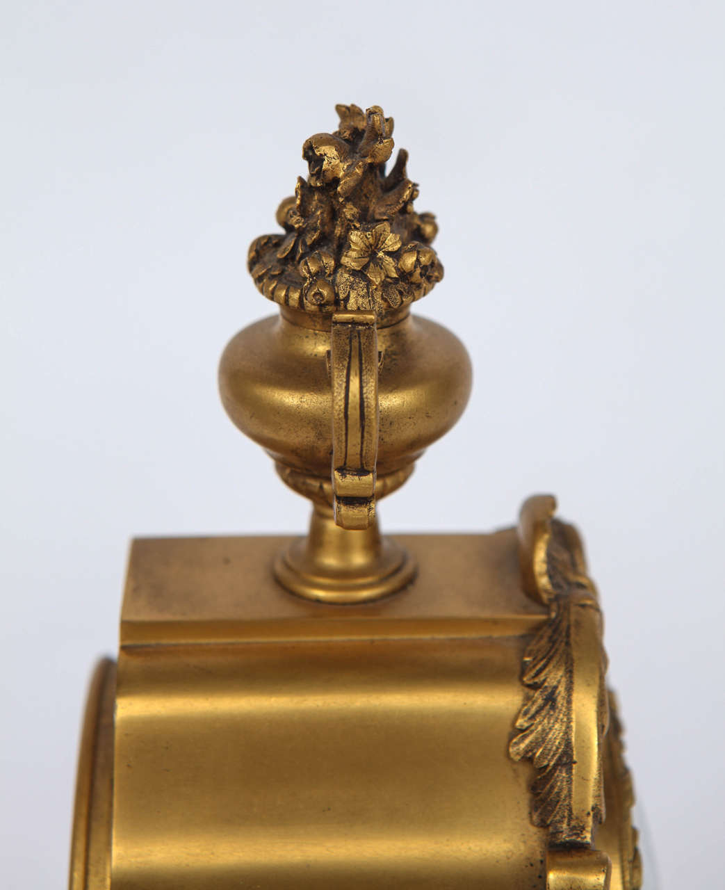 Horloge en bronze doré de la fin du XIXe siècle en vente 1