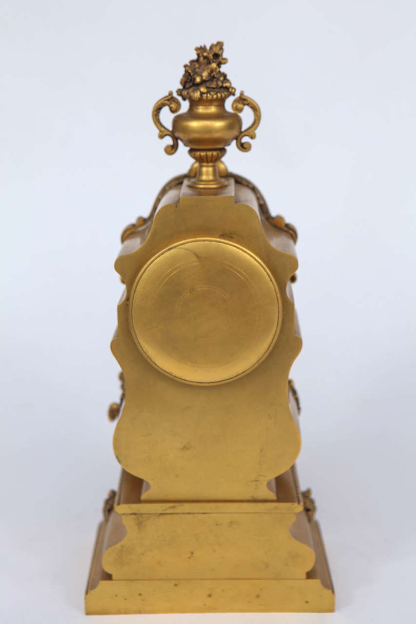Horloge en bronze doré de la fin du XIXe siècle en vente 2