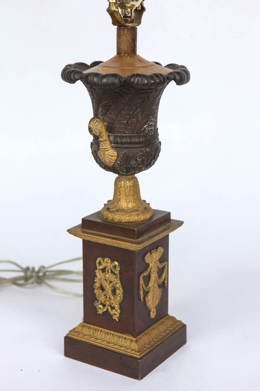 Pair of 19th Century French Empire Bronze Urn Lamps For Sale 1
