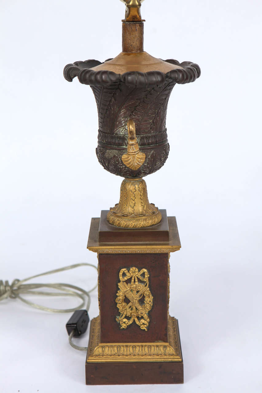 Pair of 19th Century French Empire Bronze Urn Lamps For Sale 2