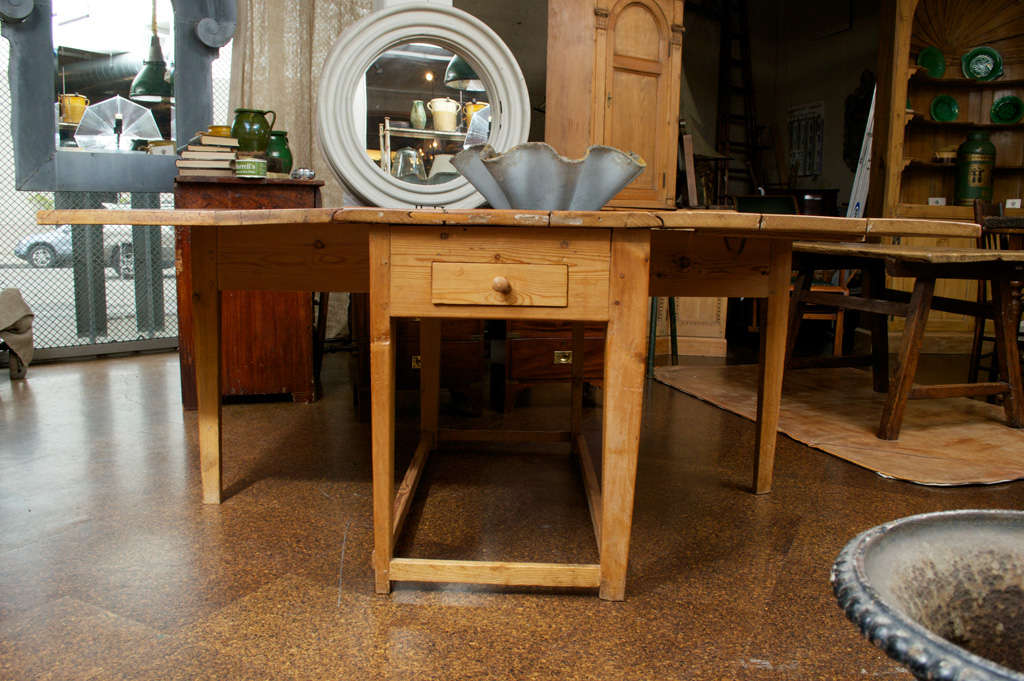 Swedish Pine Drop-leaf Table In Good Condition For Sale In San Francisco, CA