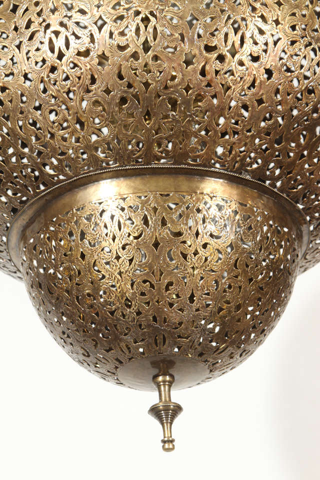 Moorish Large Moroccan Brass Chandelier in Alberto Pinto Style For Sale