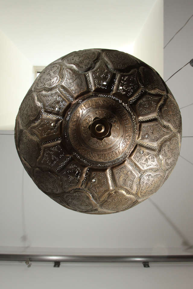 Antike osmanische durchbohrte Messing Hängelampe für Moschee. (19. Jahrhundert)