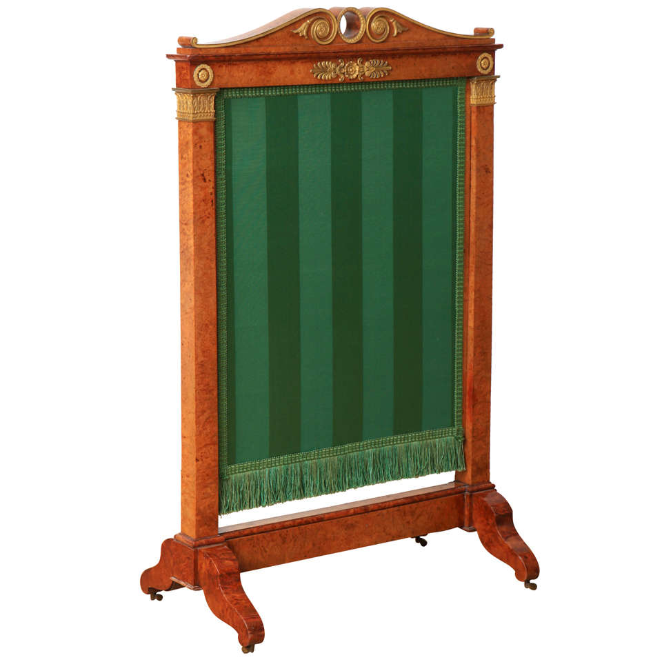 Fire screen in burl wood docorated with gilt bronze ornaments For Sale