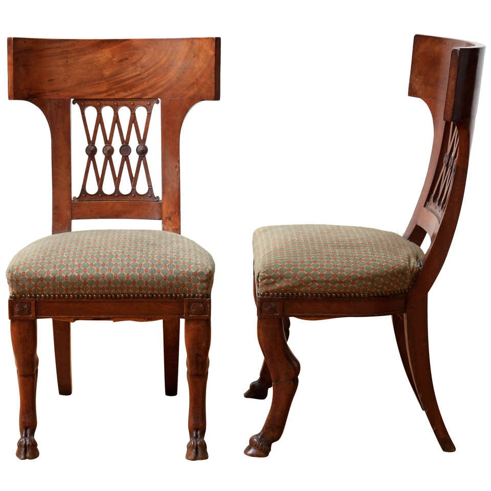 Pair of Directoire chairs with style elements of the Greek klismos chair For Sale