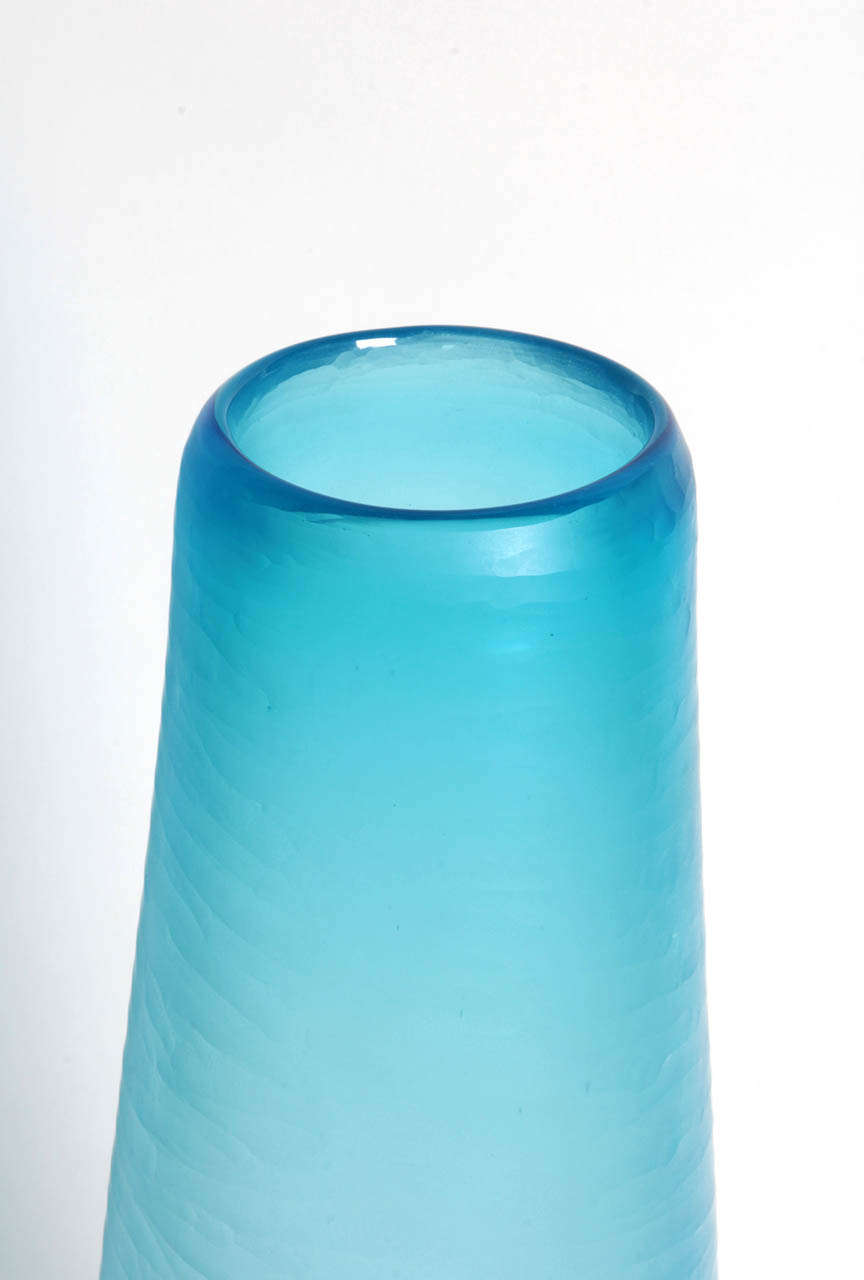V. Nason Battuto Cut Blue Murano Glass Vase, circa 1980s-1990s In Excellent Condition For Sale In New York, NY