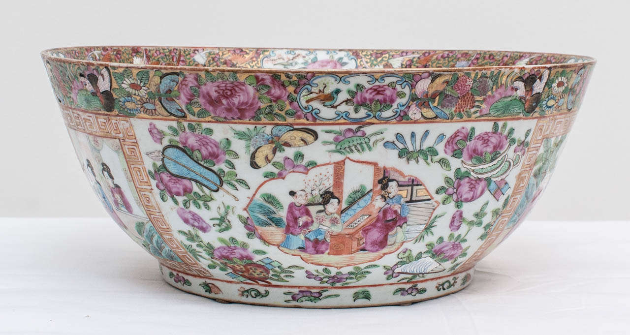 Chinese Rose Medallion Porcelain Punch Bowl In Excellent Condition For Sale In Kensington, MD