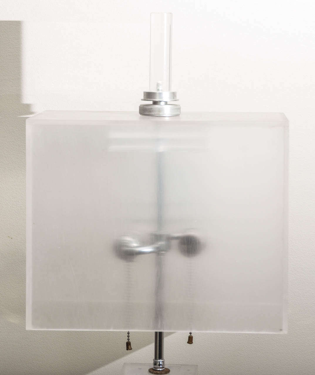 Large Lucite Cubist Lamp In Excellent Condition For Sale In Southampton, NY