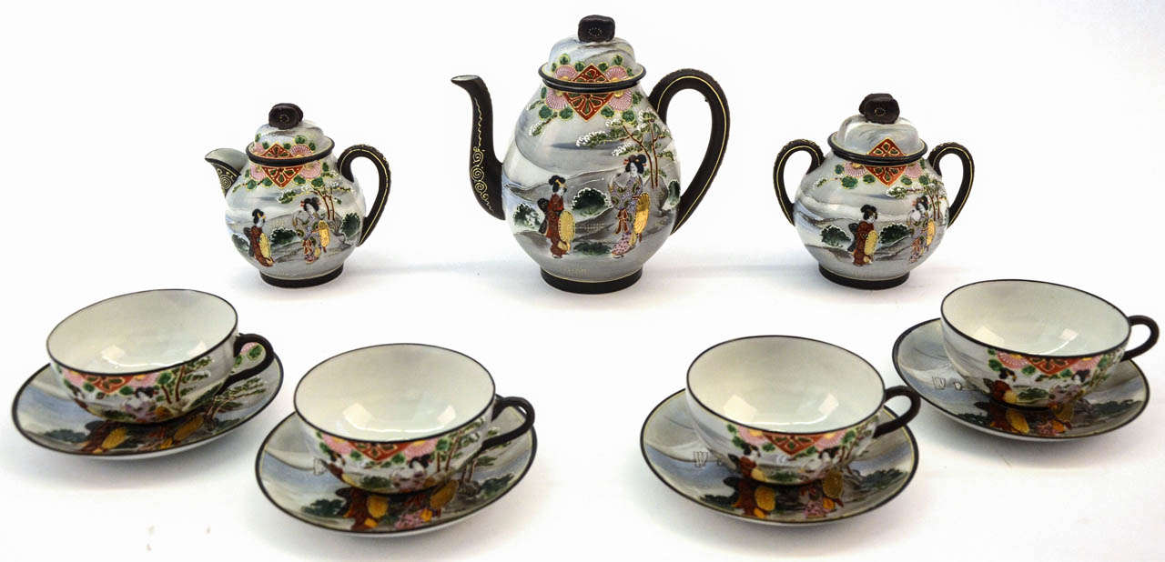 A lovely delicate early 20th-century colourful Japanese 7 Pieces tea set.

Manufacturer unknown.