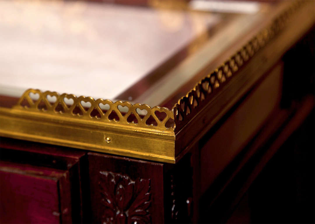 Belle Époque French Louis XIV Style Vanity Vitrine Table