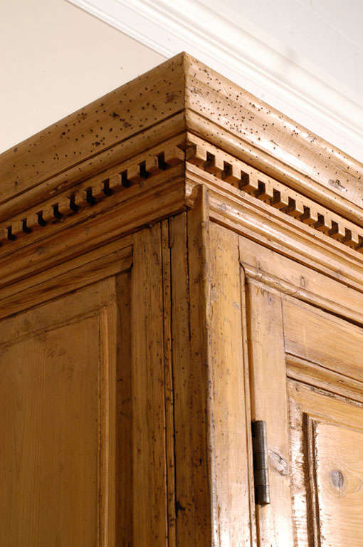 Deux Corps English Pine Armoire For Sale 1