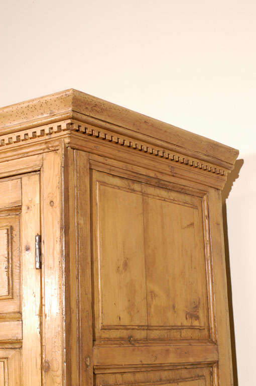 Deux Corps English Pine Armoire For Sale 3