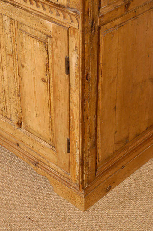 Deux Corps English Pine Armoire For Sale 4