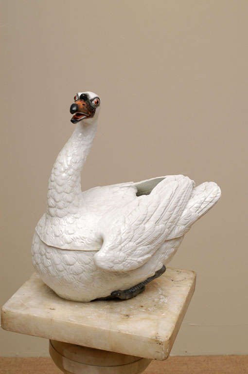 Meissen Swan Tureen In Fair Condition For Sale In Kensington, MD