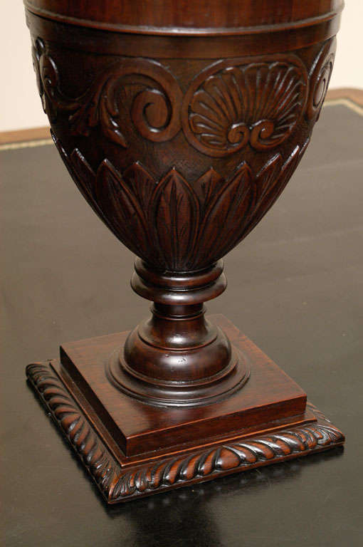 Pair of Georgian Style Mahogany Knife Urns In Excellent Condition In Kensington, MD