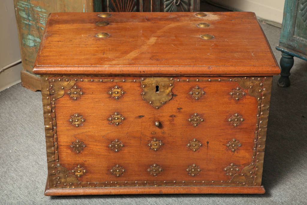Late 19th century, Dutch Colonial style teak trunk with brass décor, perfect to be used as a coffee table. Made in Java during the 1880s in a Dutch Colonial style, this large teak trunk features a simple rectangular shape adorned with brass accents.