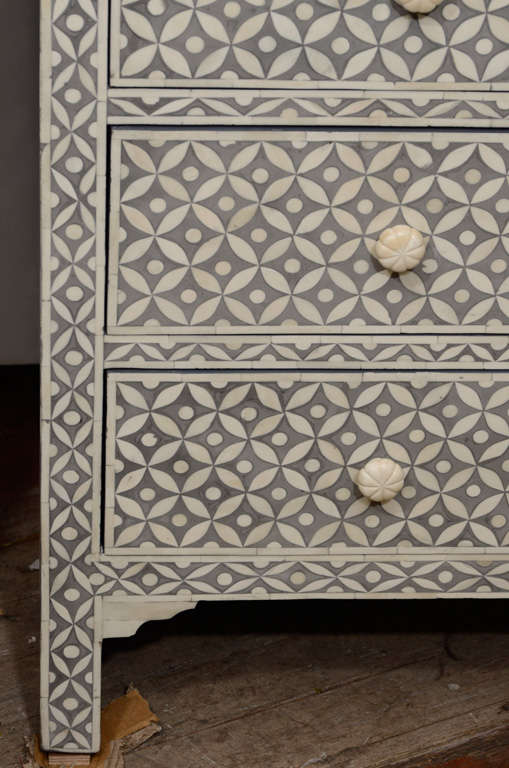 Indian Grey and White Inlaid Bone Bureau In Good Condition In New York, NY