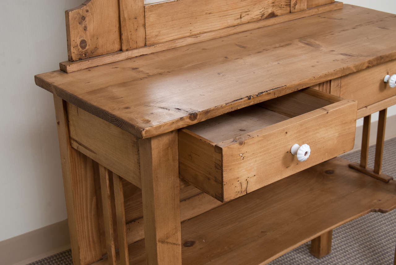 Pine Dressing Table In Good Condition In Baltimore, MD