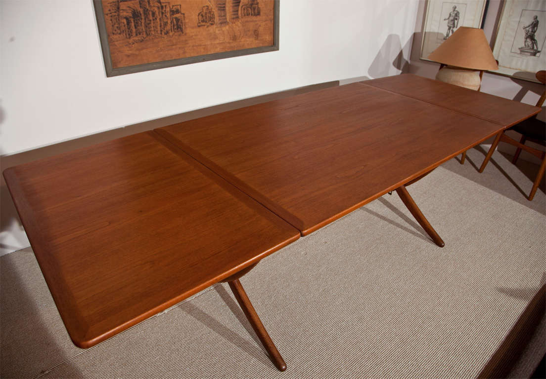 Hans Wegner Drop-Leaf Dining Table Model AT-304 In Good Condition In Stamford, CT