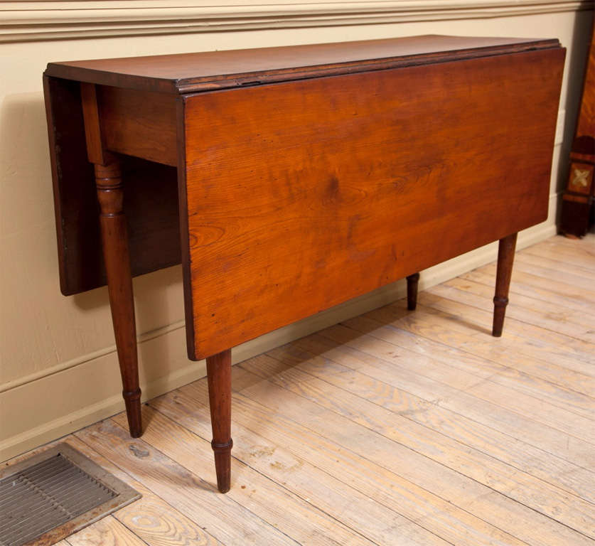 New England Sheraton Drop Leaf Table