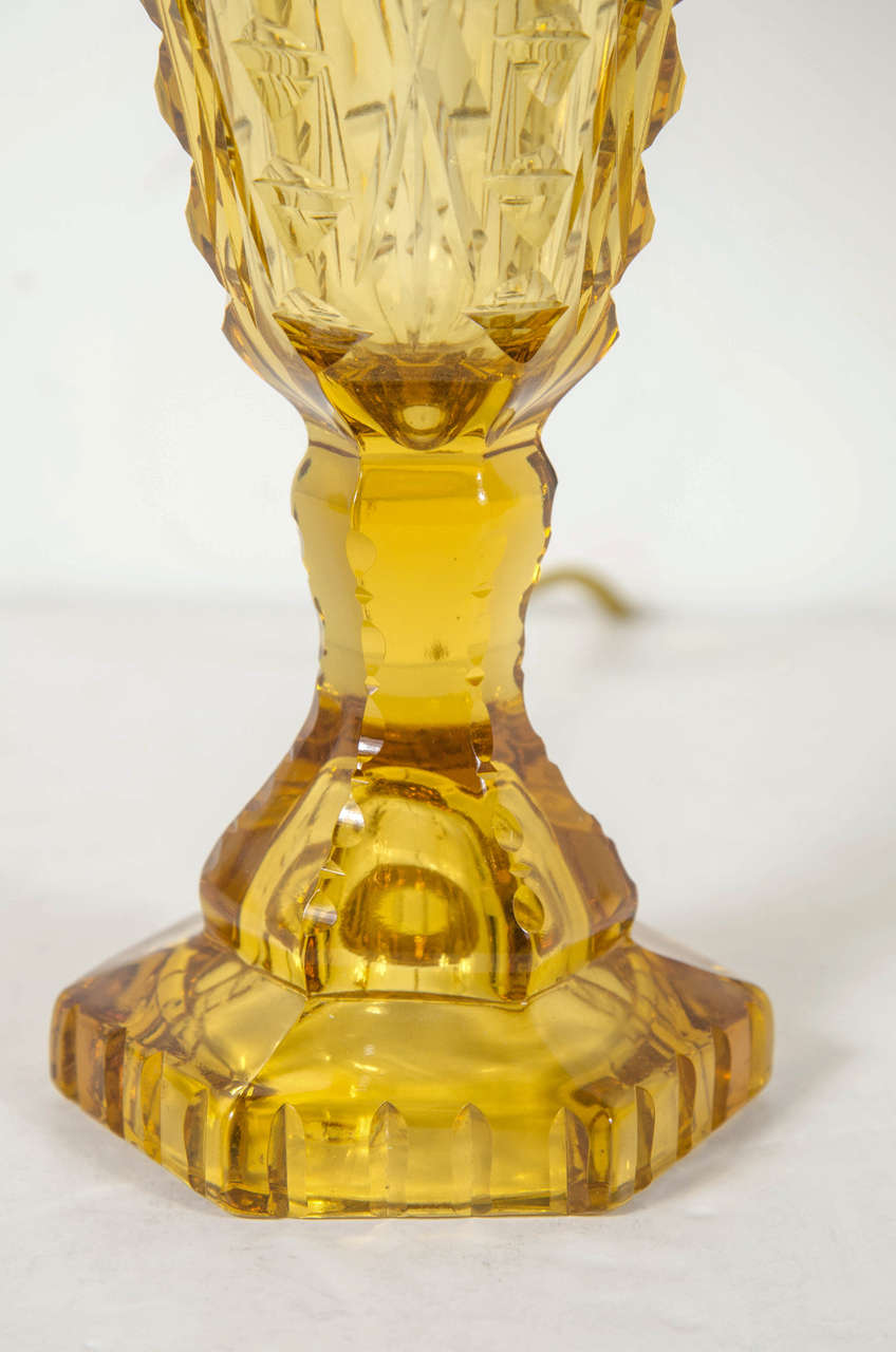 American Art Deco Amber Etched and Faceted Balustrade Form Table Lamp In Excellent Condition For Sale In New York, NY