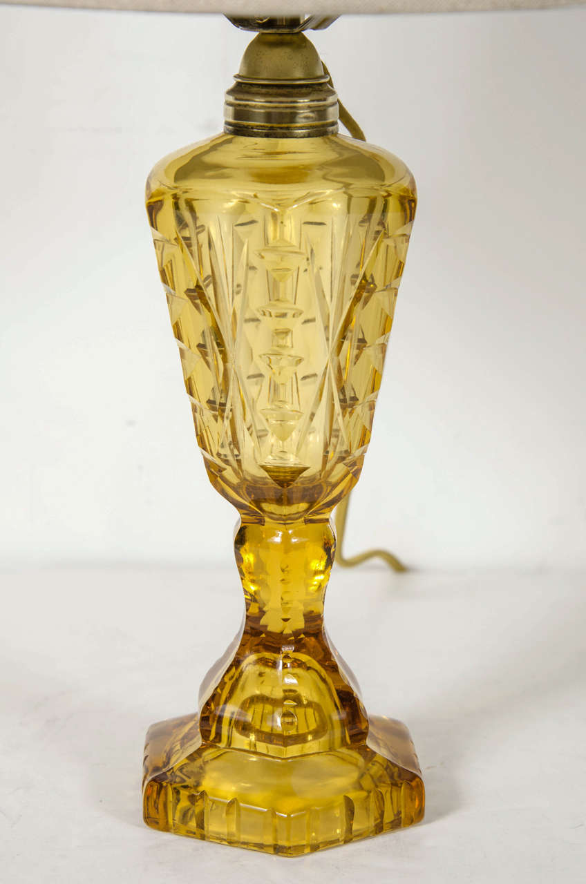 American Art Deco Amber Etched and Faceted Balustrade Form Table Lamp For Sale 1