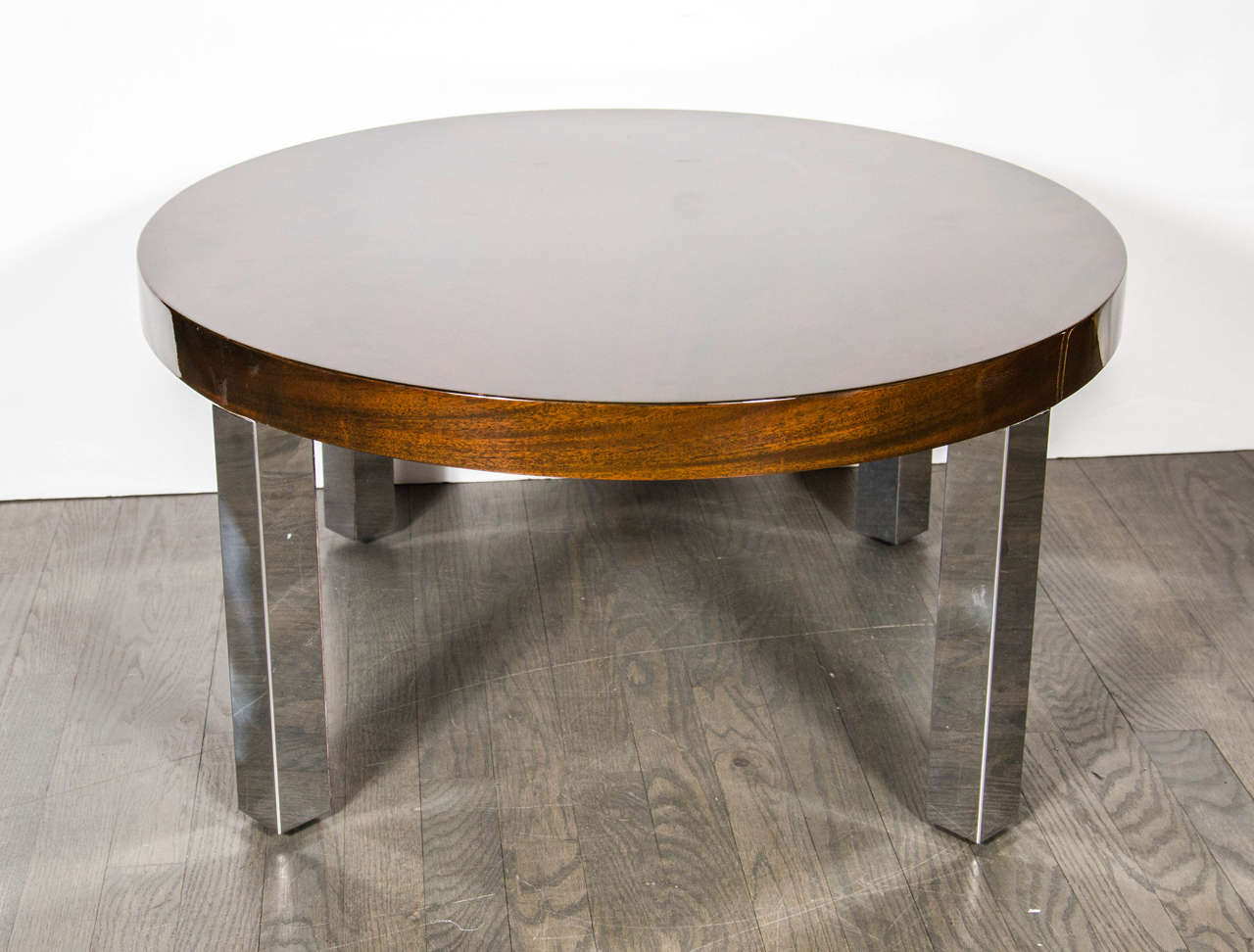 This gorgeous table features a crotch mahogany book matched round top with chromed column lamps. This table has been mint restored.