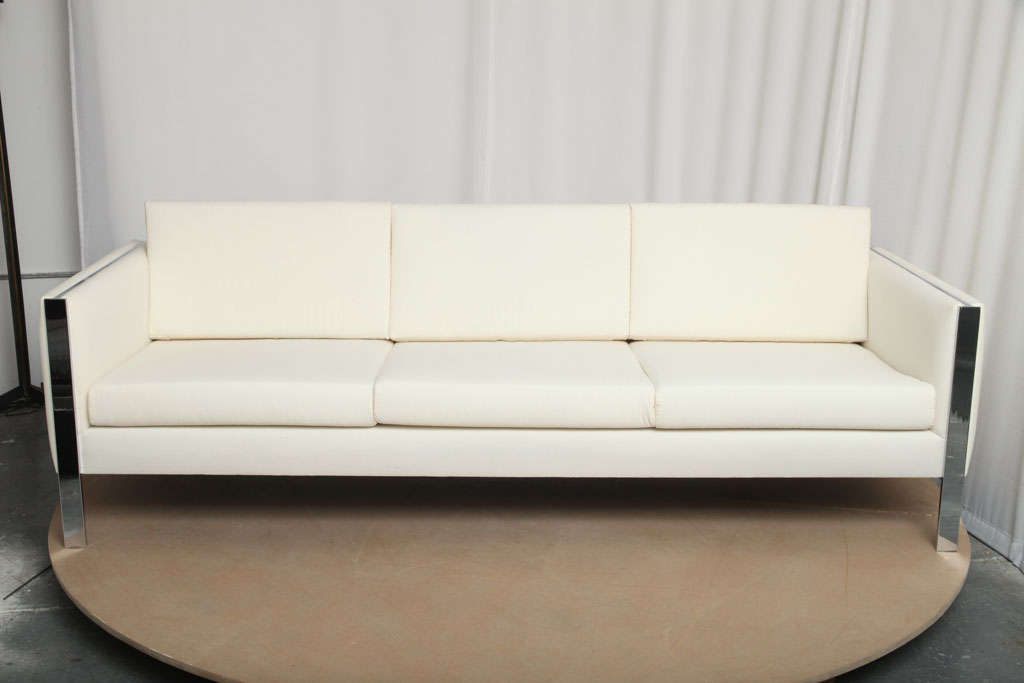 Sofa, Muslin Upholstery in Milo Baughman Style In Excellent Condition In Stratford, CT