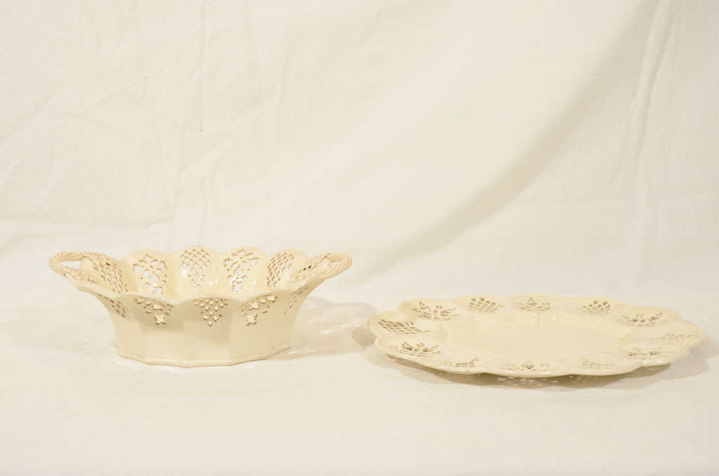 An  English 18th Century Pierced Antique Creamware Basket and Stand In Excellent Condition In Katonah, NY