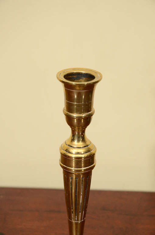Single brass candlestick In Good Condition For Sale In New York, NY