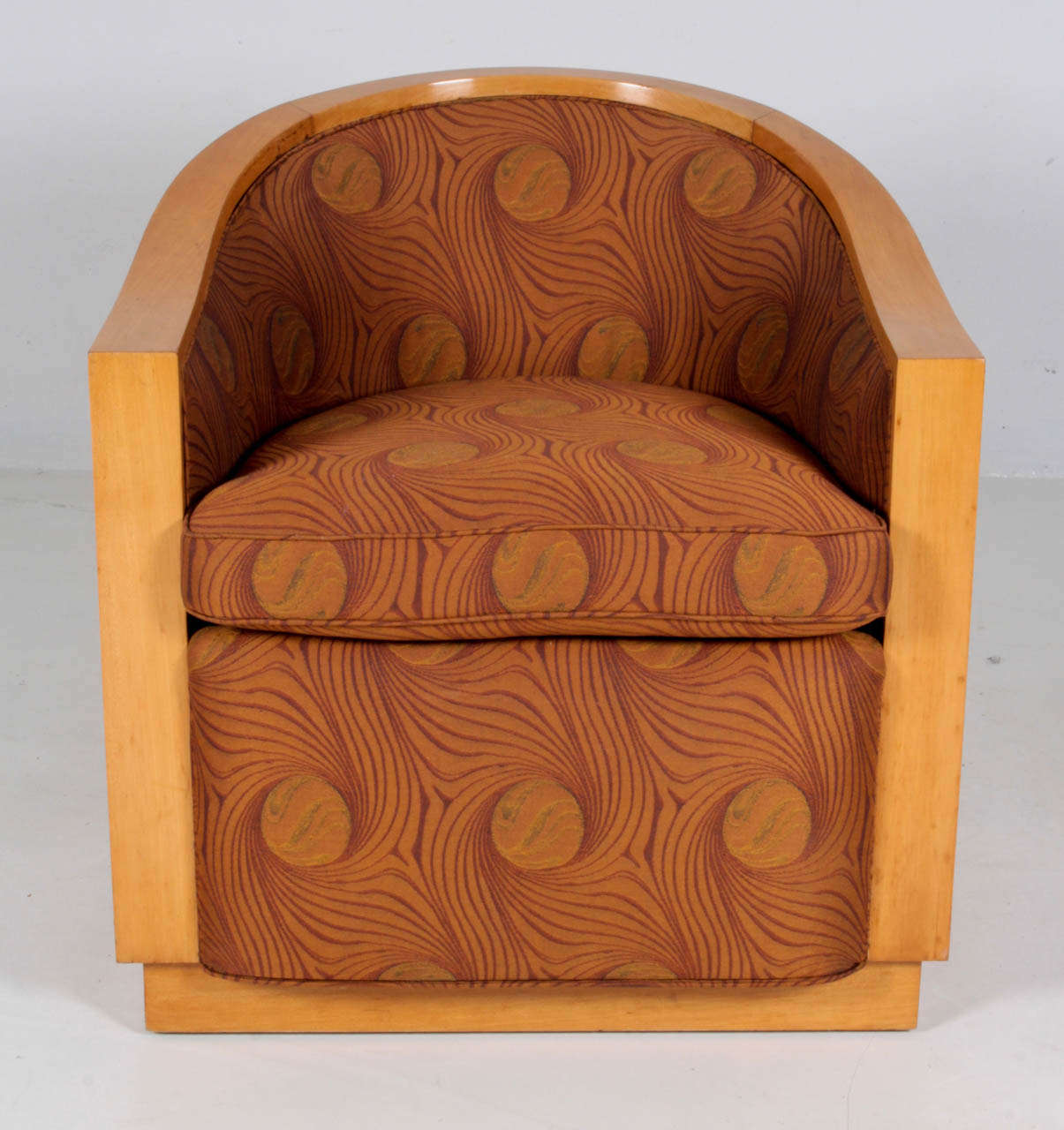 D.I.M.  [Decoración Interior Moderna]  Francia
Rene Joubert, Philippe Petit [diseñadores]

Tumbona  hacia 1930.

Primavera de madera con tejido Backhausen diseñado por Robert Oerley

Para más información, véase: Le Mobilier du XXe Siècle,