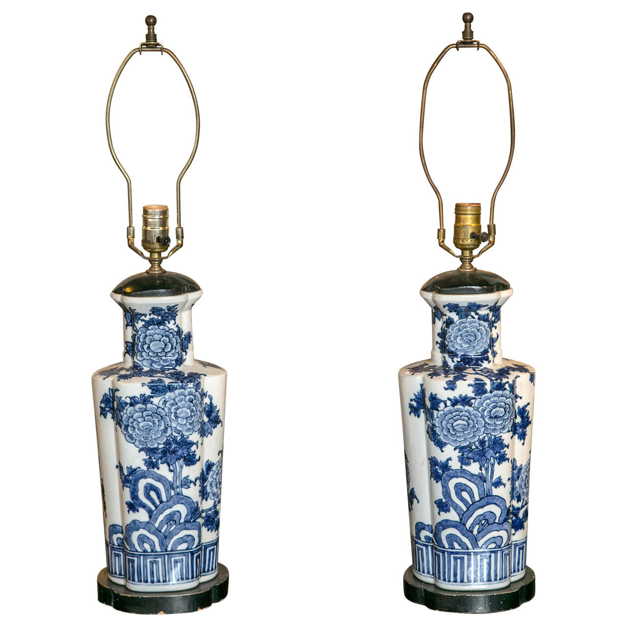 Pair of 19th Century Chinese Rose Medalion Lamps For Sale