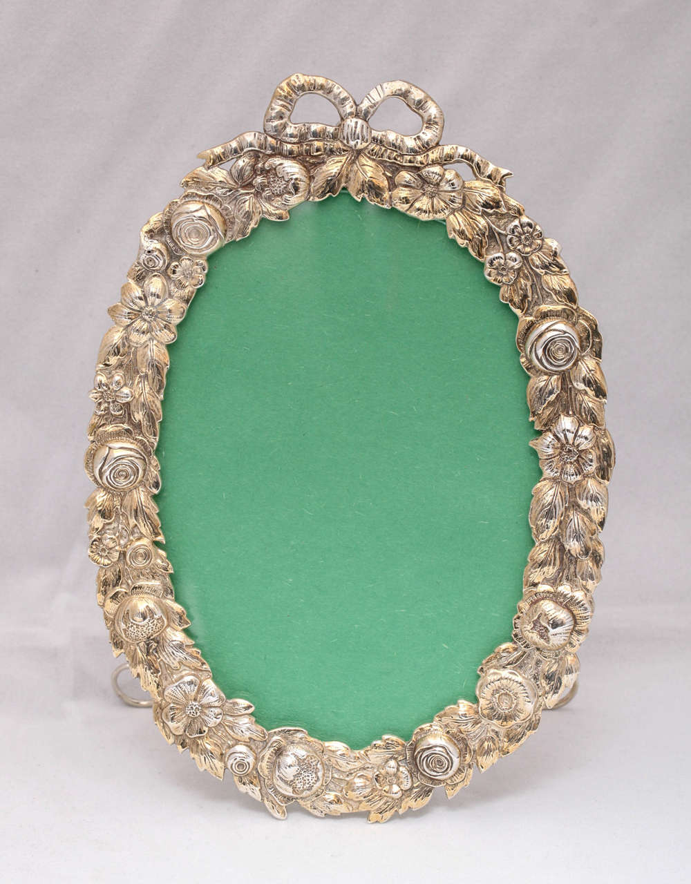 Lovely, Continental (.800) silver (unmarked, but tested) oval picture frame, European (probably Dutch), circa 1900. 