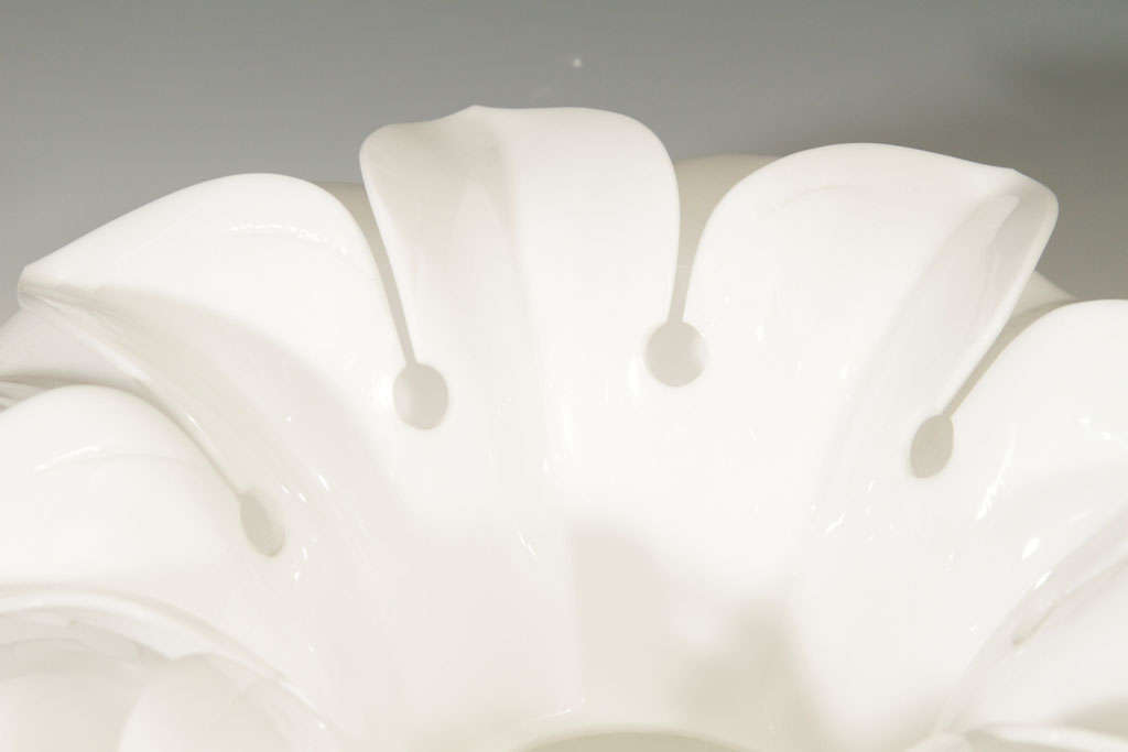 Acrylic Mid Century Rougier White Lucite Flower Petal Table Lamp