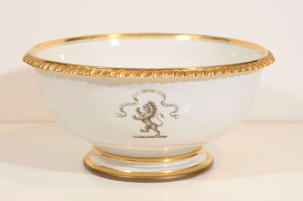A Flight Barr Barr Worcester punch bowl with an armorial crest of a lion painted in grisaille and a gadrooned and gilded edge.
Printed on the reverse in iron red is 