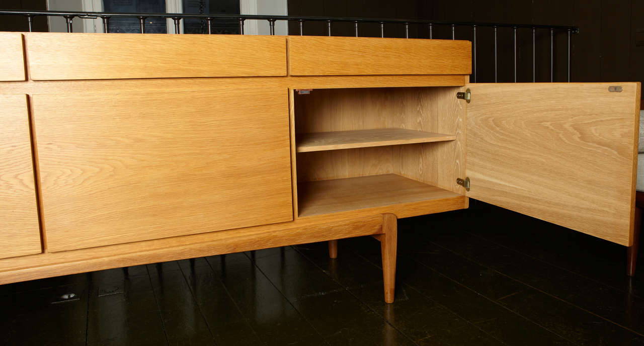 Long Credenza In Natural Oak By Kofod Larsen  In Excellent Condition In Paris, FR