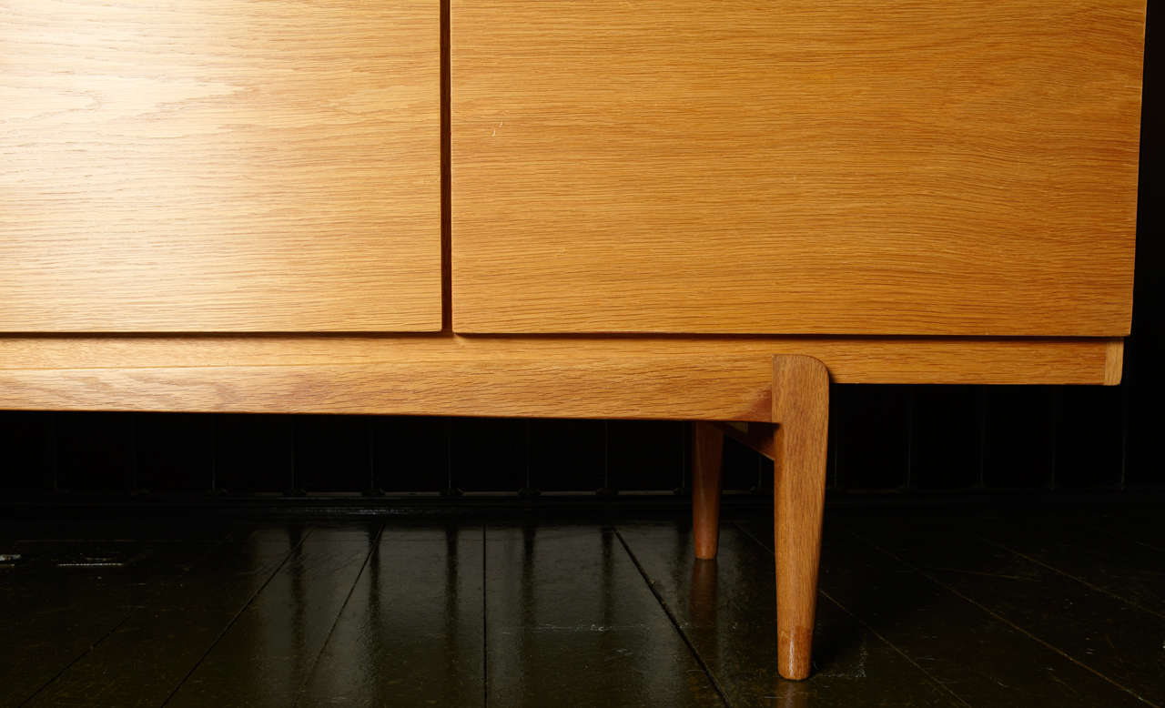 Mid-20th Century Long Credenza In Natural Oak By Kofod Larsen 