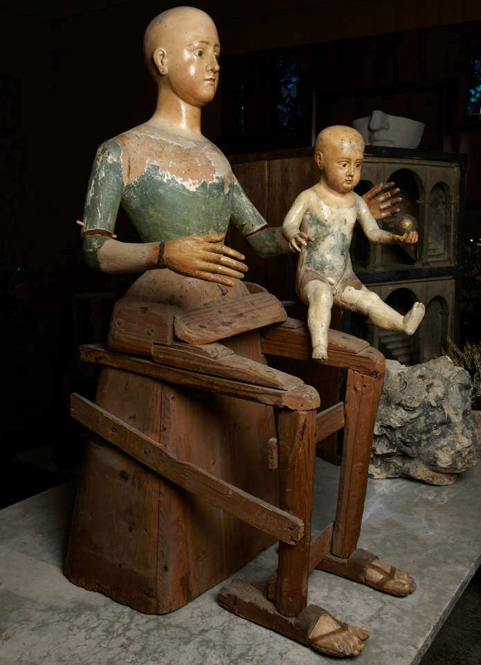 Italian Sculpted Madonna and Child Santos 18th Century For Sale at 1stDibs
