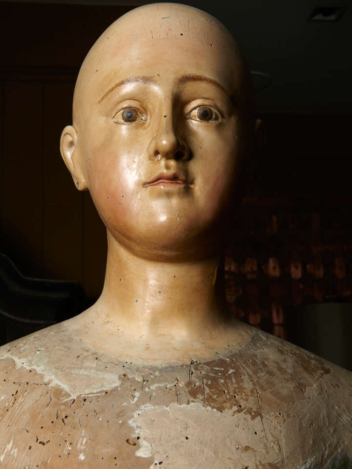 Italian Sculpted Madonna and Child Santos 18th Century For Sale at 1stDibs
