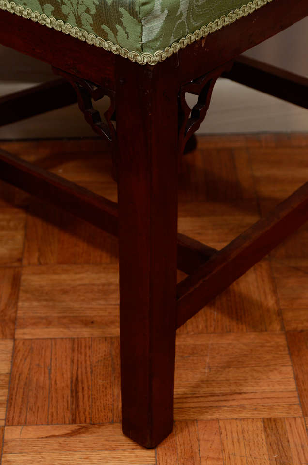 Pair of 18th Century Carved Mahogany Irish Georgian Side Chairs In Excellent Condition For Sale In New York, NY
