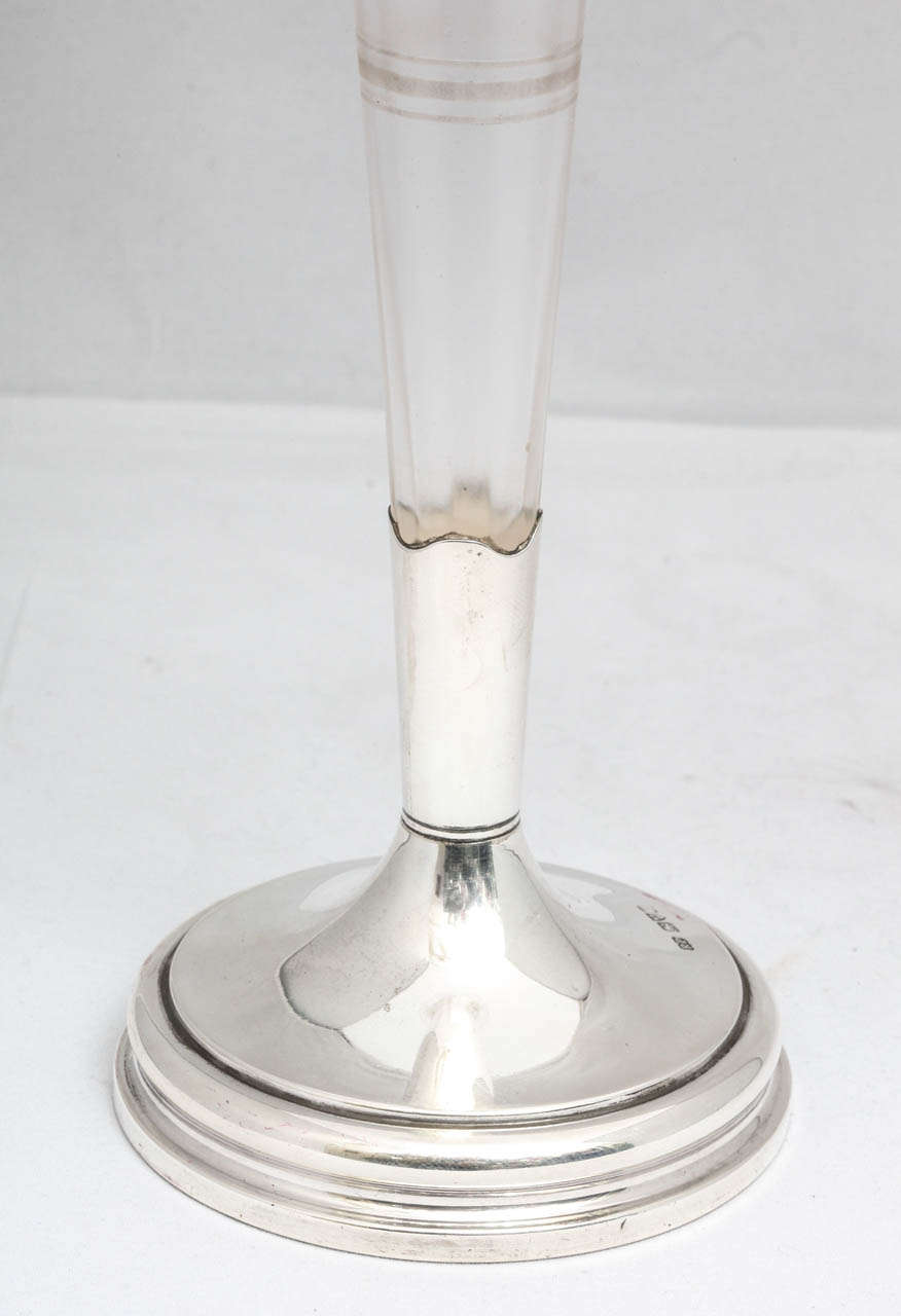 Edwardian Tall Sterling Silver-Mounted Irridescent Etched Glass Vase In Excellent Condition In New York, NY