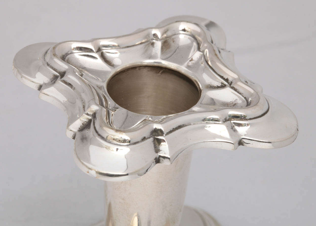 Norwegische kontinentale 850 Silber-Kerzenständer im Art déco-Stil im Zustand „Hervorragend“ im Angebot in New York, NY
