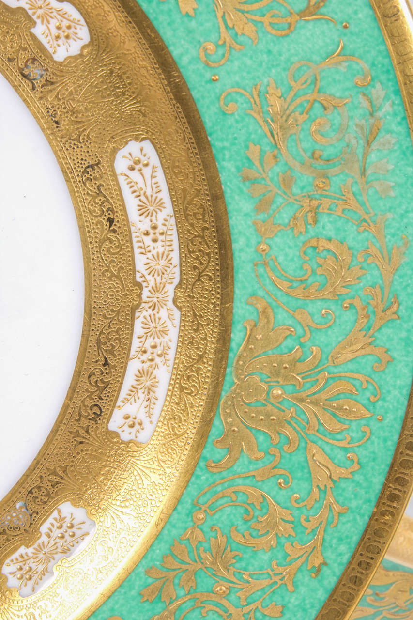 12 Gilt Encrusted Green Crown Staffordshire Presentation Plates In Excellent Condition In New York, NY