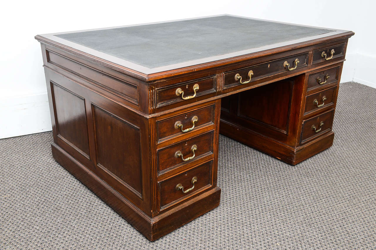 This is a very nice mahogany Partners Desk made by Hobbs of London.
It has a black leather top which may not be the original one, it also has the original brass handles , the drawers are dovetail joints.
To the front there are 9 drawers which all