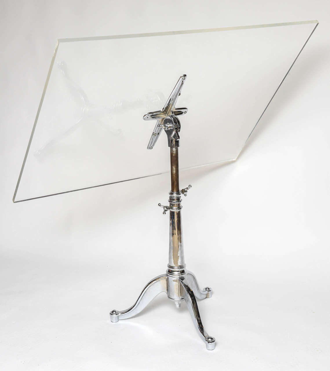 Nickel-plated iron pedestal base, very heavy yet decorative and Minimalist. This 1900s drafting table can be used as an easel or photography display.
Easy to articulate to any angle position (including a flat tabletop) very practical and modern.