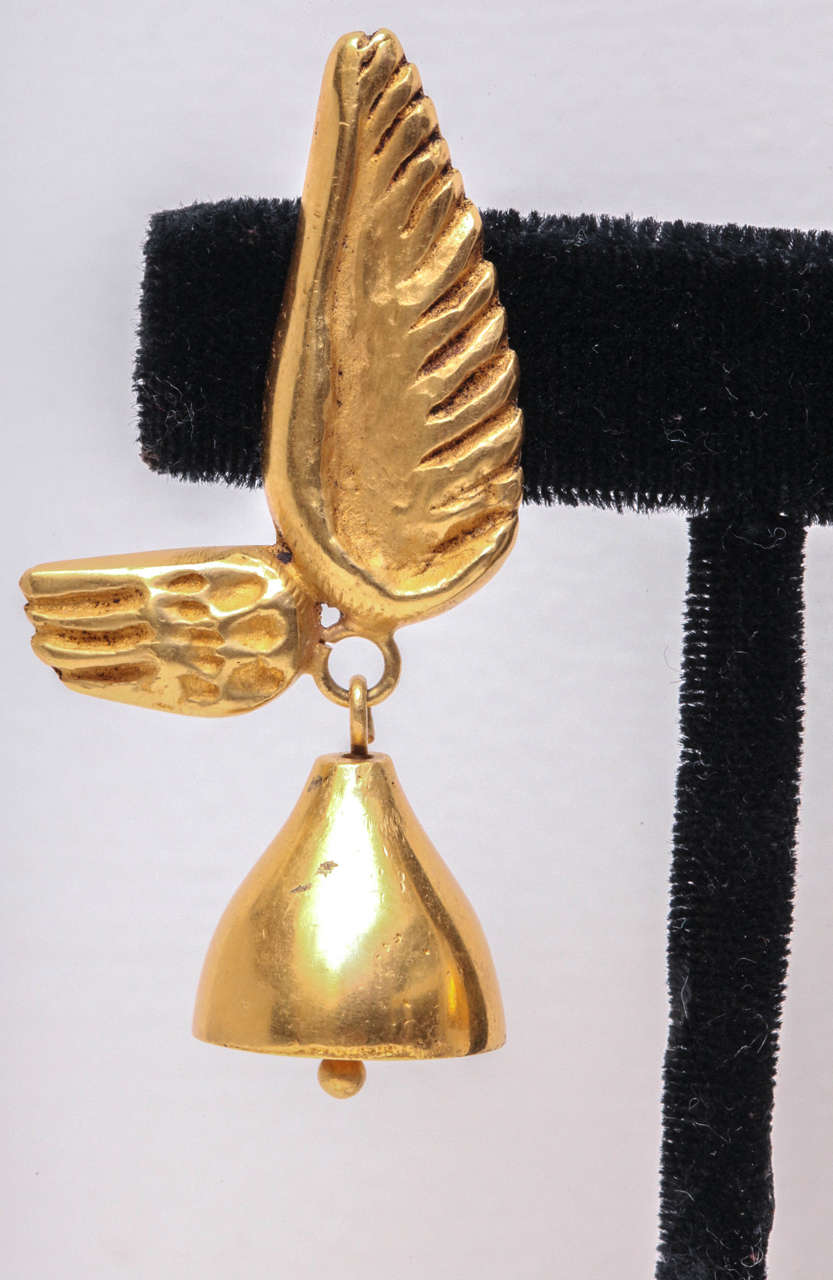 Pair of clip on earrings with wing motif and hanging bells in gilt bronze. 
Signed: L.V. on backs.