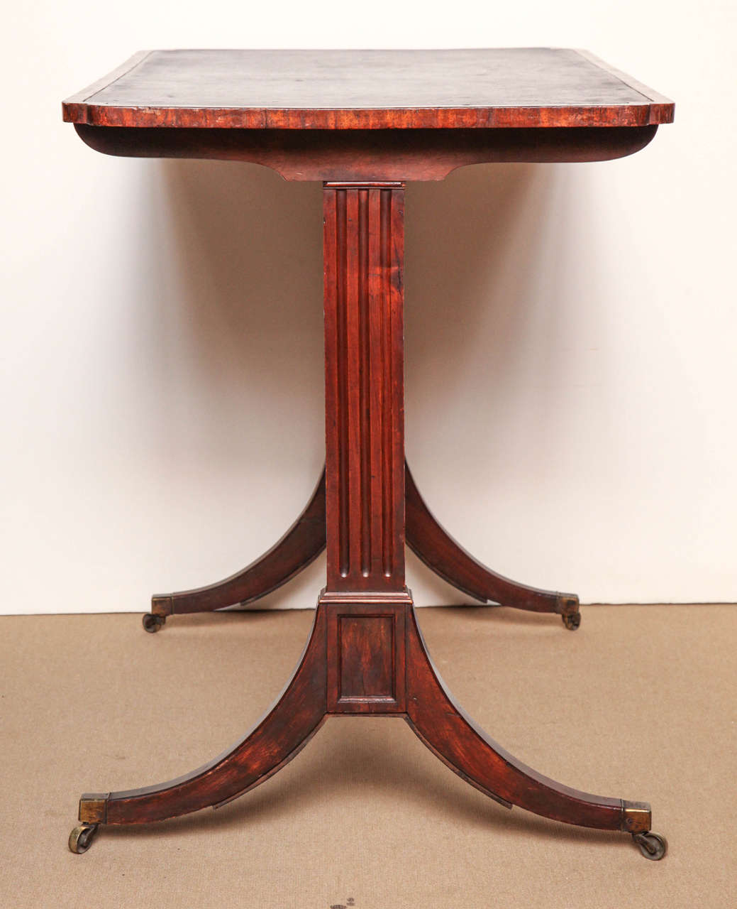 English Regency Mahogany Table In Excellent Condition For Sale In New York, NY