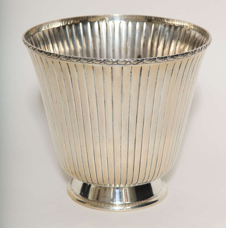 Silver champagne cooler with fluted body on base by Milan maker.
Hallmarks: for 800 silver/ Italian Milano poincons/ 32MI

