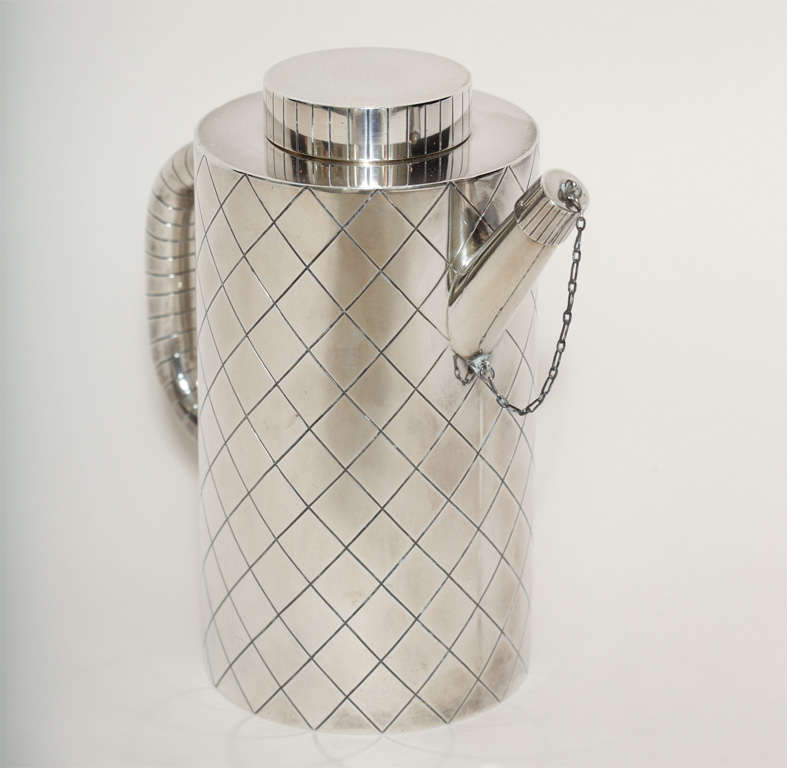 Silver Cocktail Shaker by Sigvard Bernadotte for Georg Jensen In Good Condition In New York, NY