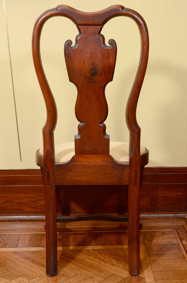 A Rare Queen Anne Walnut Compass-Seat Side Chair   Philadelphia, c. 1750 4